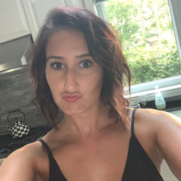 Meet your Posher, Erica - Picture 1 of 1